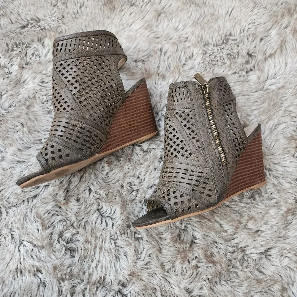 Rue21 etc! Army Green Laser Cut-Out Faux Leather Wedges‎ Size 7/8